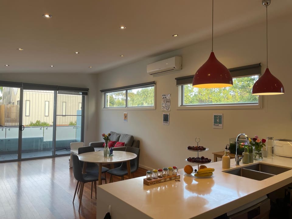 Kitchen or kitchenette, Living room, Seating area