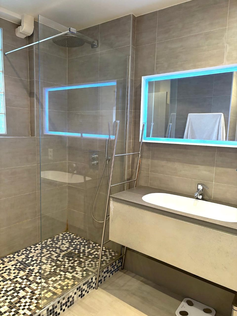 Shower, Bathroom