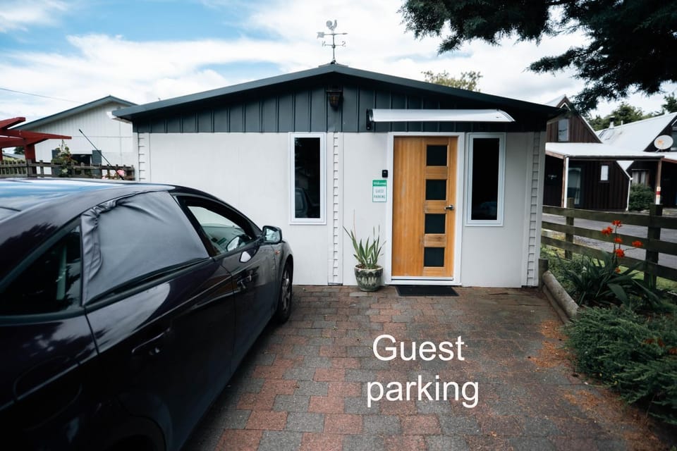 Spacious sleep-out House in Ohakune