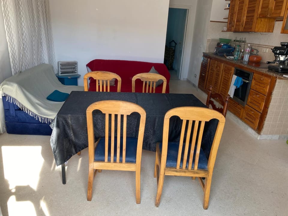 Kitchen or kitchenette, Seating area, Dining area