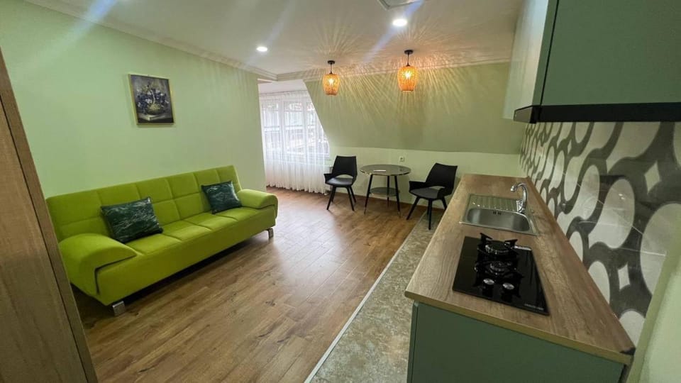 Kitchen or kitchenette, Seating area