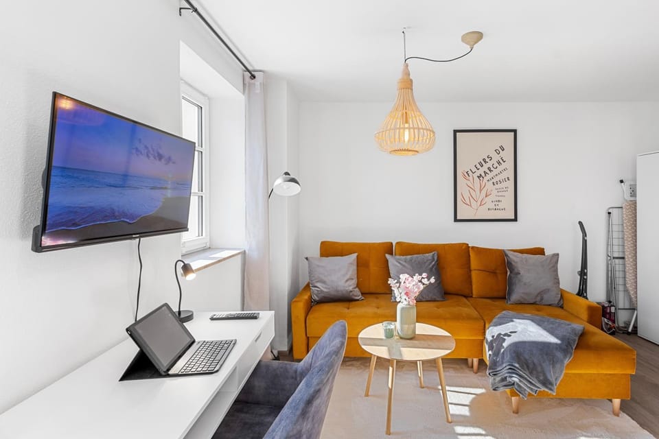 TV and multimedia, Living room, Business facilities
