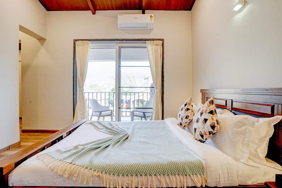 Bed, View (from property/room), Balcony/Terrace, Photo of the whole room, Bedroom, towels
