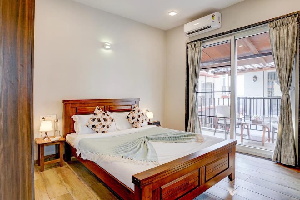 Bed, Photo of the whole room, Bedroom, towels, air conditioner