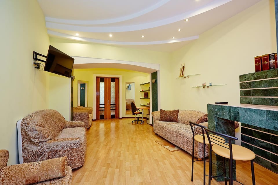 Communal lounge/ TV room