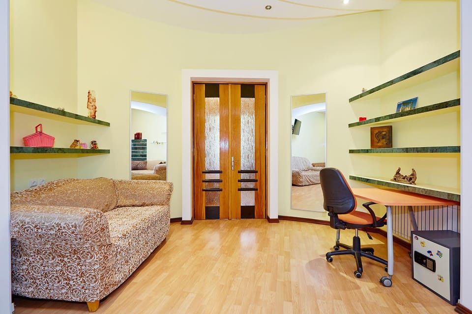 Communal lounge/ TV room