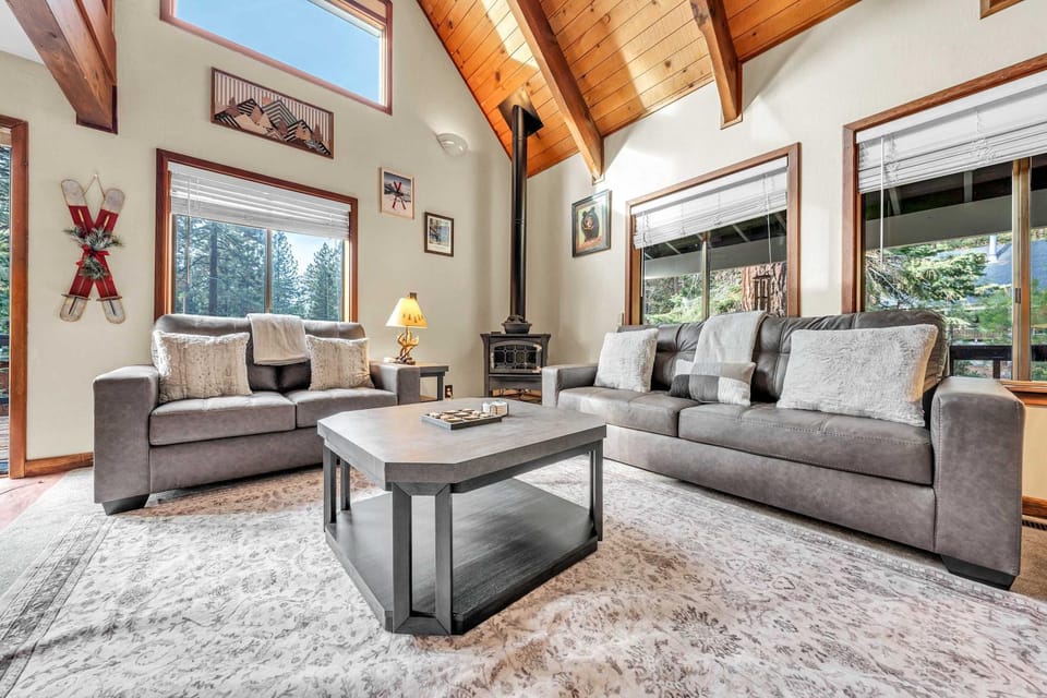 Cozy Kings Beach Vacation Rental with Deck House in Kings Beach