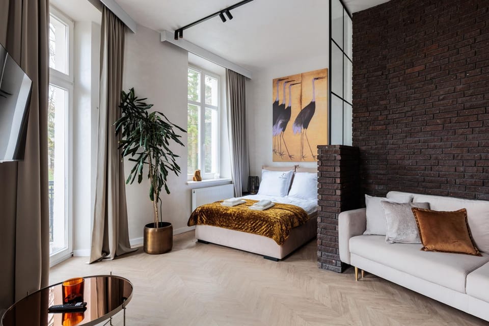 Bed, TV and multimedia, Living room, Photo of the whole room, Seating area, Bedroom