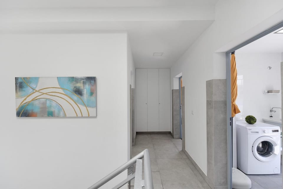 Property building, laundry, washing machine, dryer, elevator, acessibility