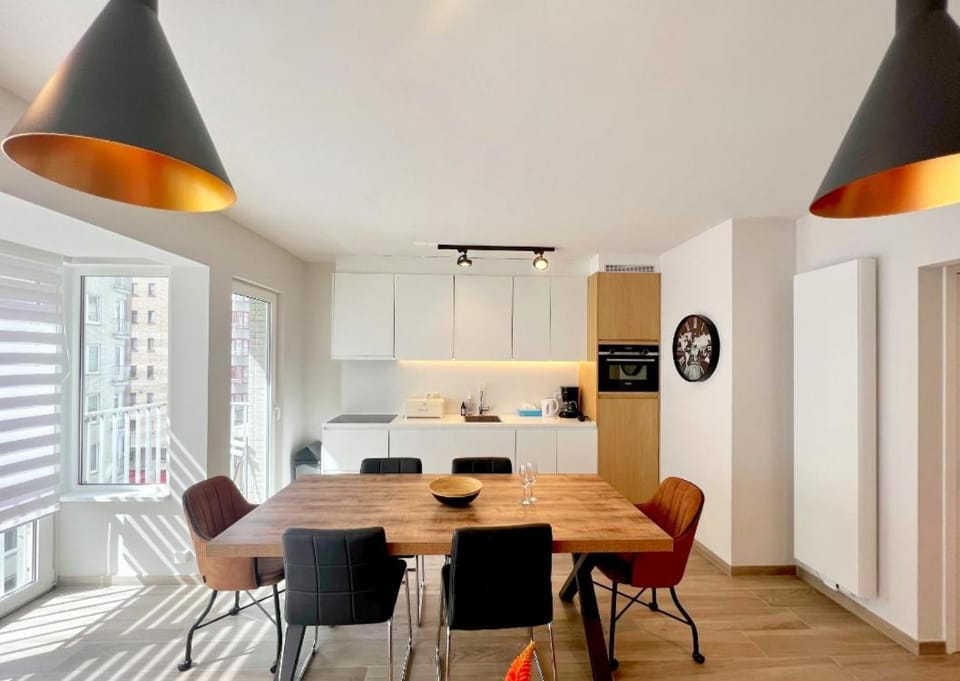 Kitchen or kitchenette, Dining area, stove
