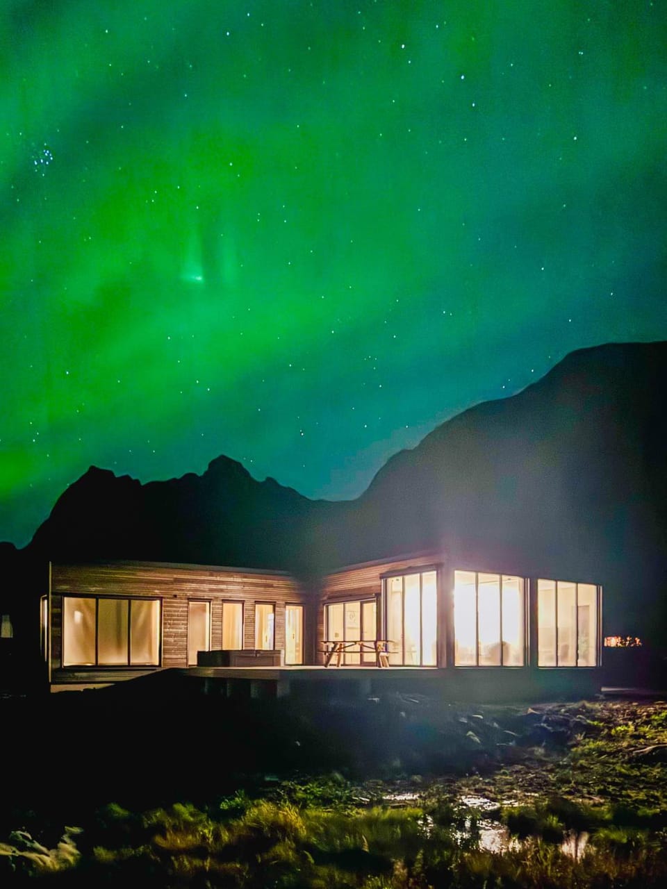 New amazing cabin with spectacular view and jacuzzi in the heart of Lofoten Cabin in Lofoten