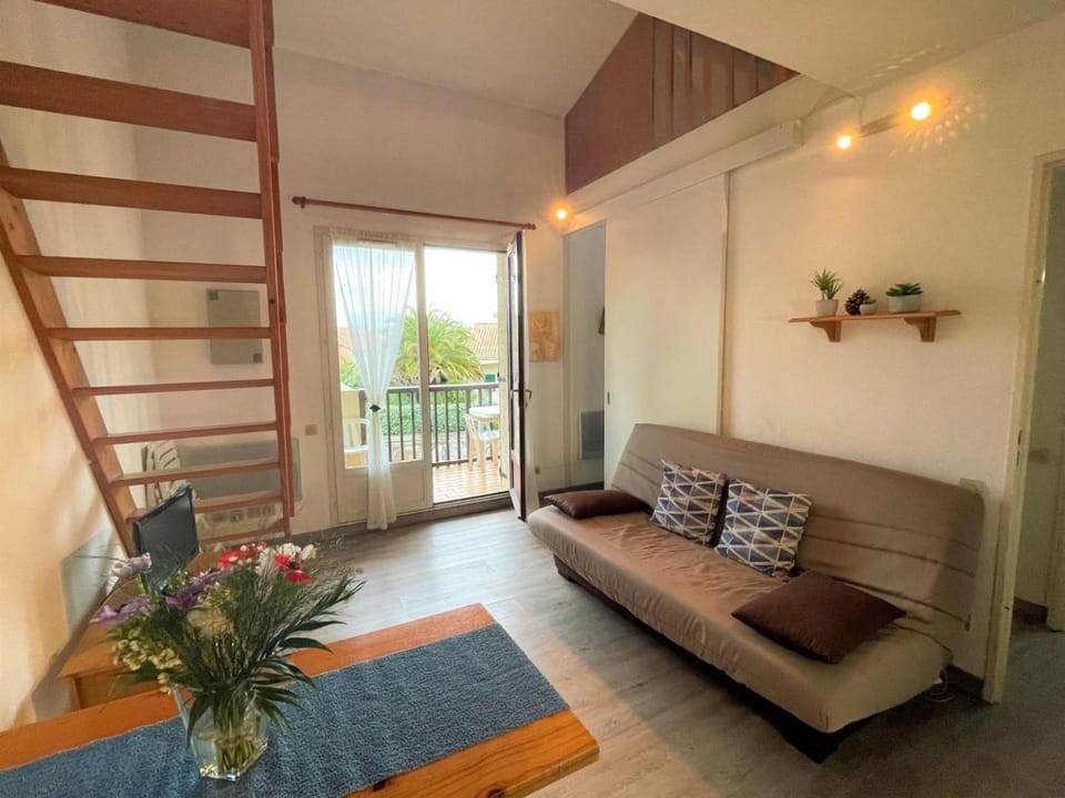 View (from property/room), Balcony/Terrace, Living room, Seating area