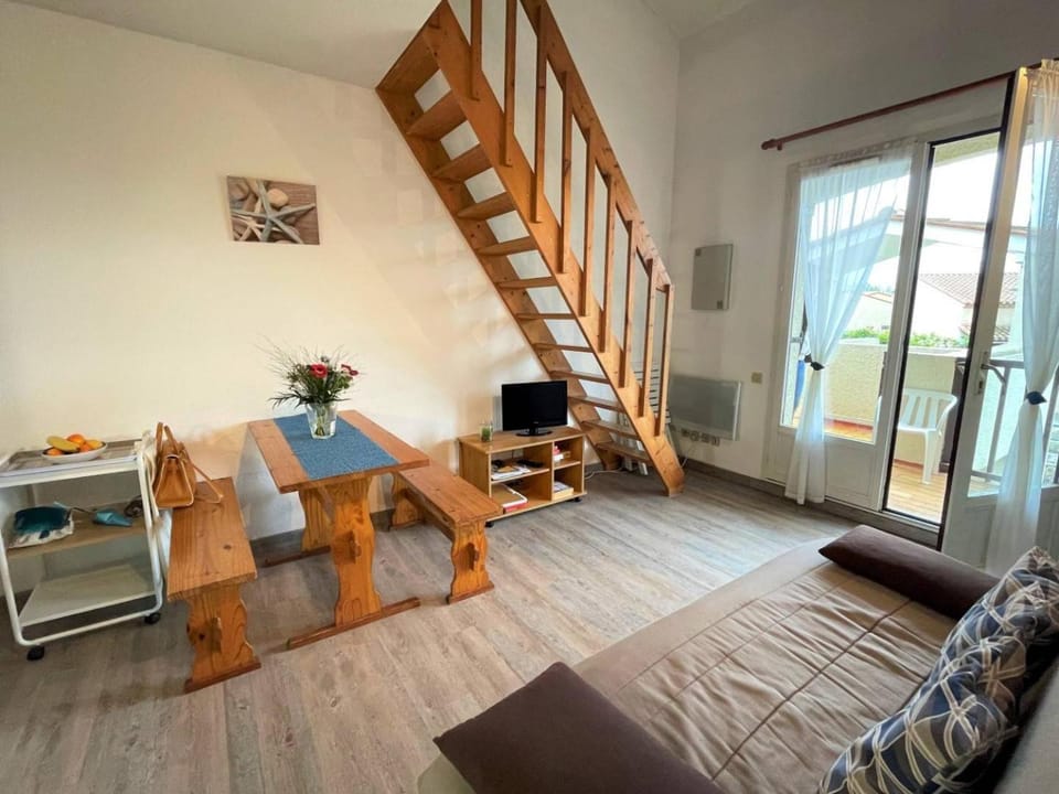 Communal lounge/ TV room, TV and multimedia, Living room, Seating area