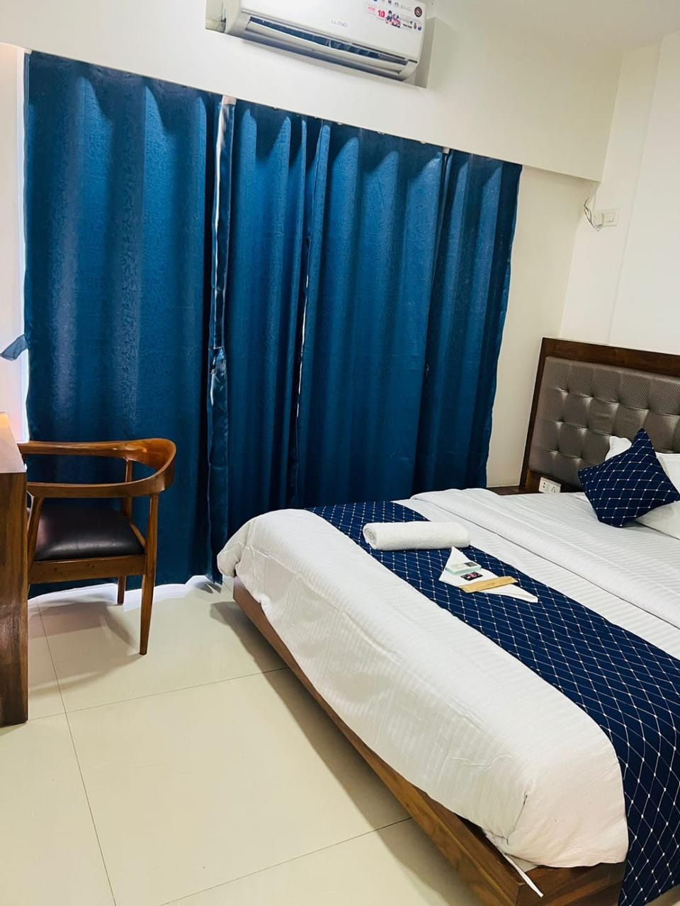 Bed, Bedroom, air conditioner