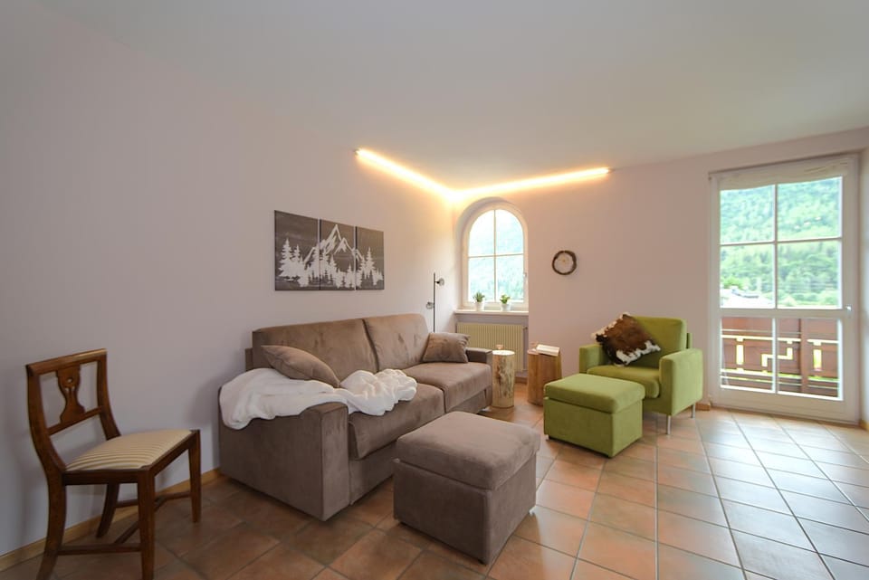 Living room, Mountain view