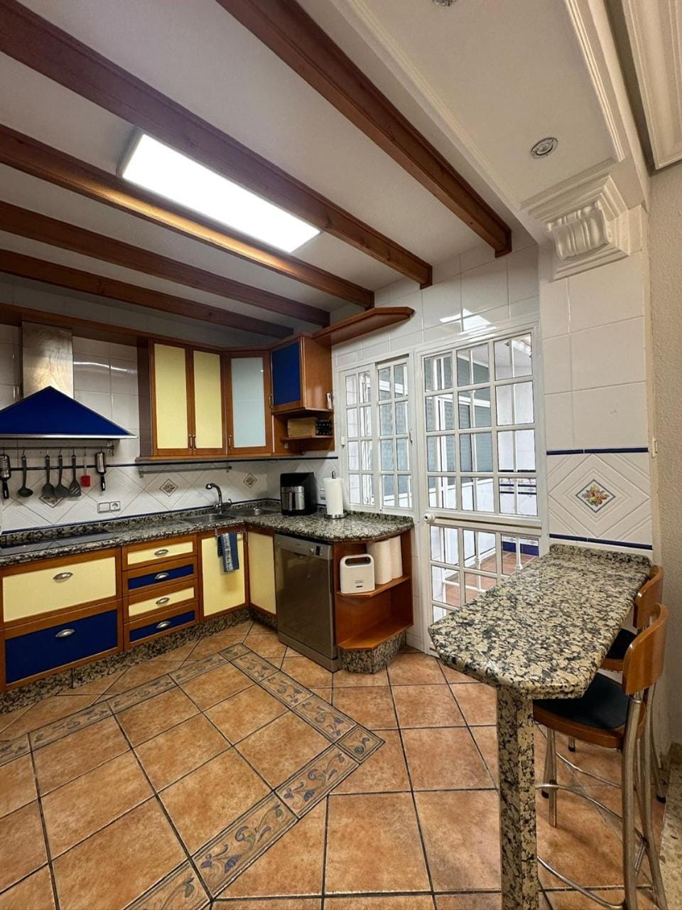 Dining area, kitchen