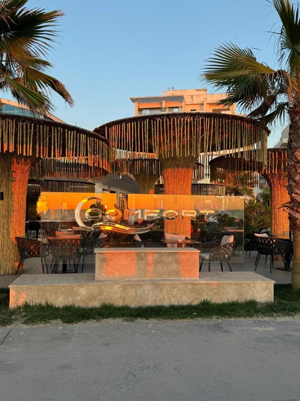 Property building, Restaurant/places to eat