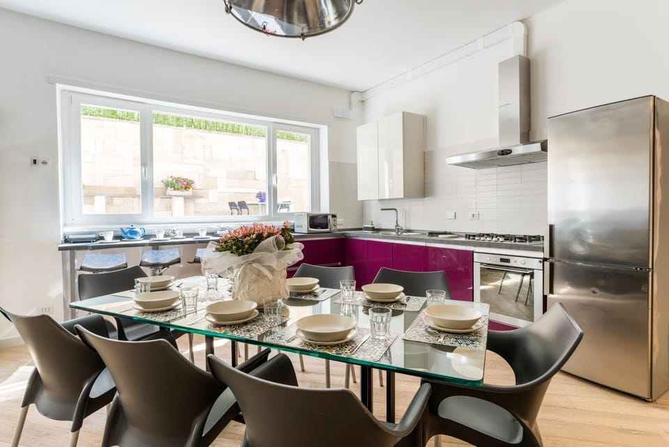 Dining area, kitchen