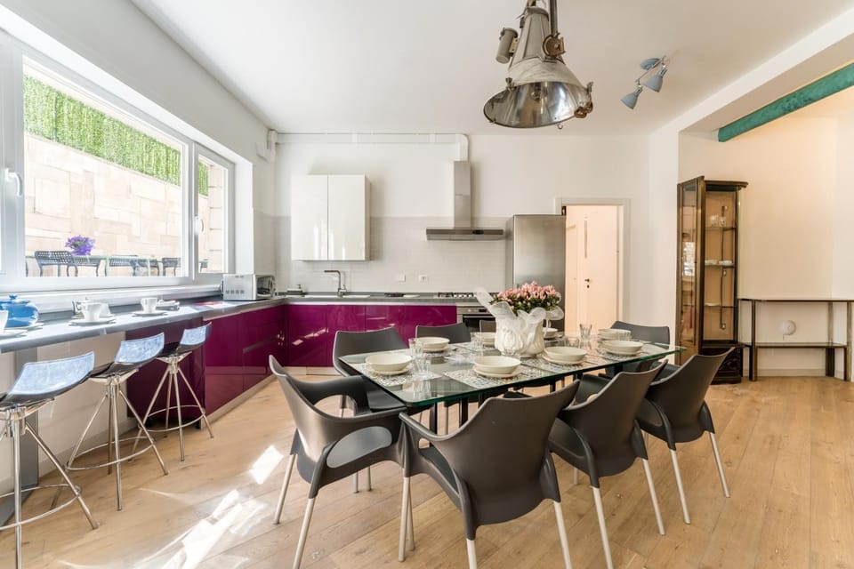 Dining area, kitchen