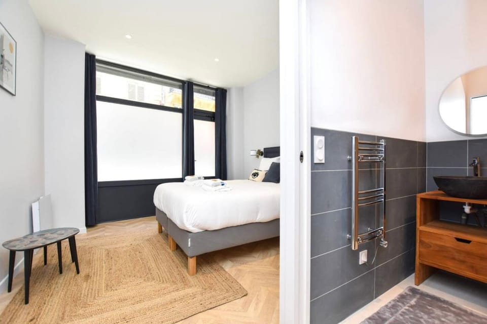 Bed, Kitchen or kitchenette, Photo of the whole room, Bedroom, towels, wardrobe