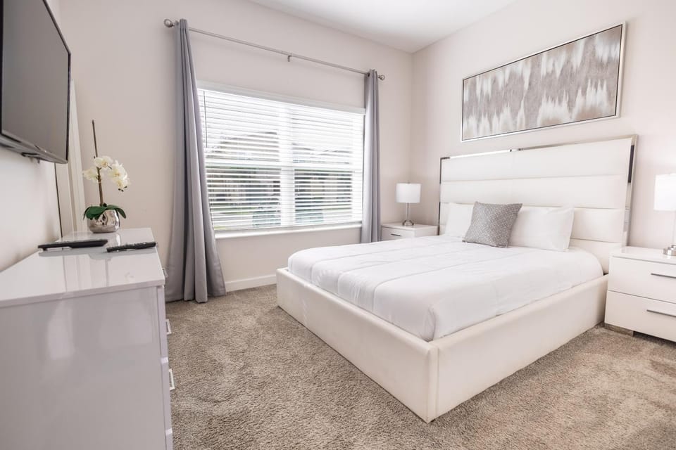 Cozy 5 Bed Home with Private Pool Champions Gate House in Four Corners