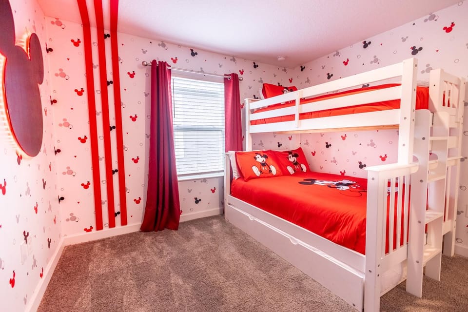 Cozy 5 Bed Home with Private Pool Champions Gate House in Four Corners