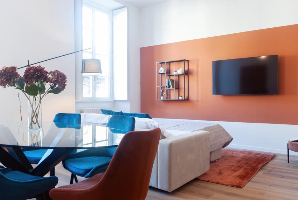 Living room, Seating area, Dining area