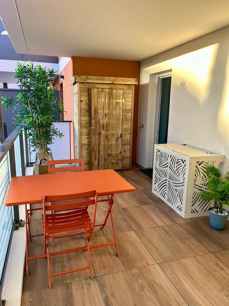 Patio, Balcony/Terrace, Decorative detail, Dining area