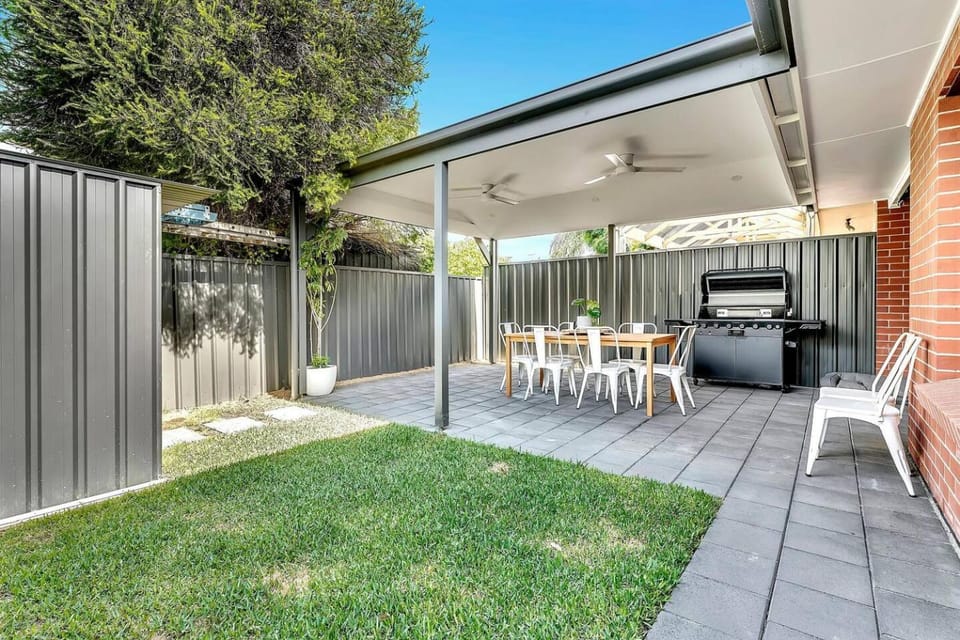 Patio, BBQ facilities
