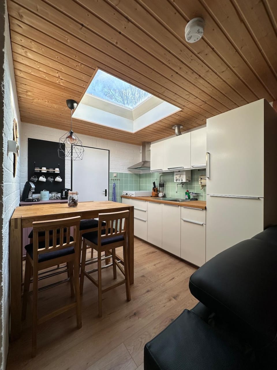 Kitchen or kitchenette, Dining area, oven, pet friendly, stove