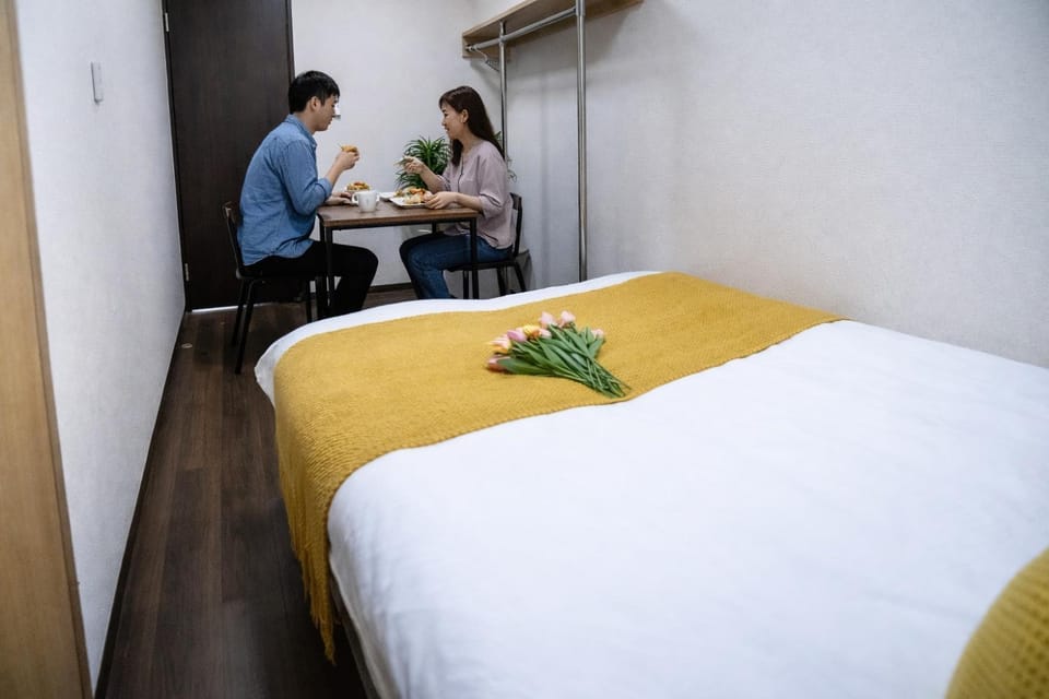 Bed, Dining area, Bedroom, Guests