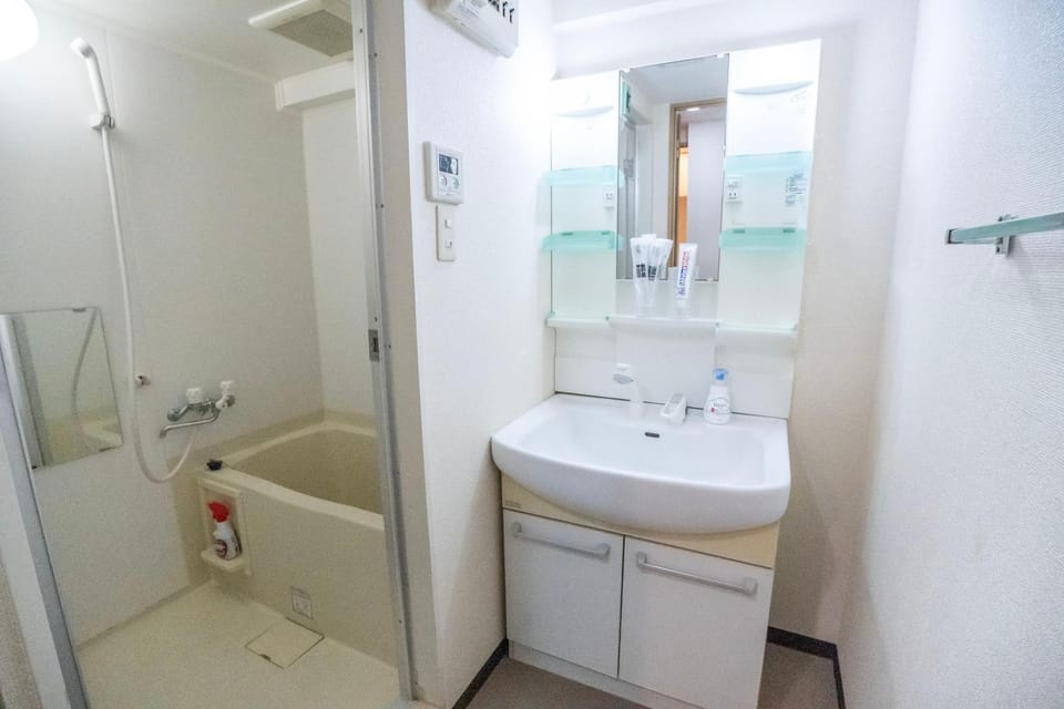 Shower, Toilet, Bathroom, Bath