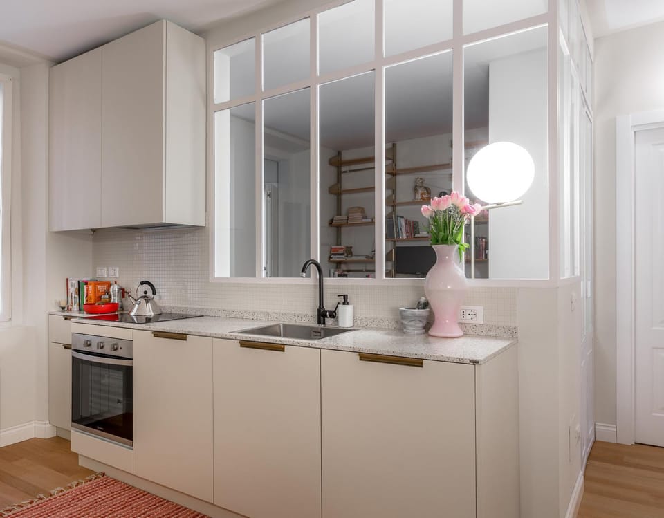 Kitchen or kitchenette, oven, stove