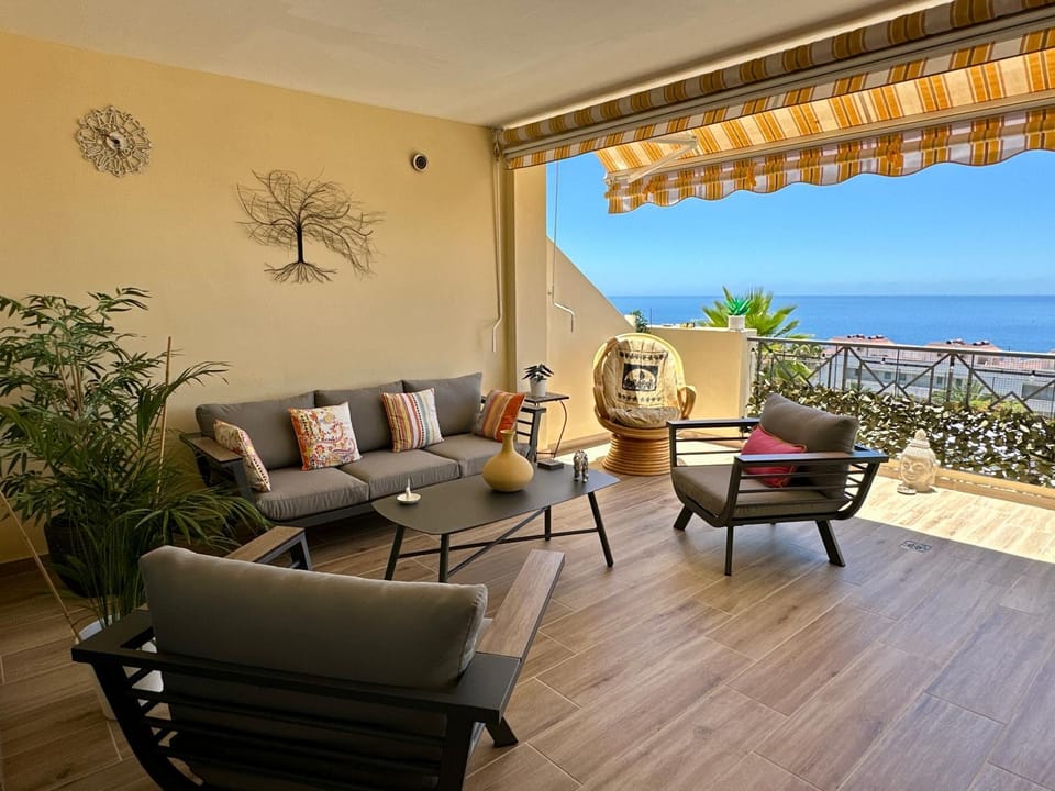 Patio, Balcony/Terrace, Living room, Seating area, Dining area, Sea view