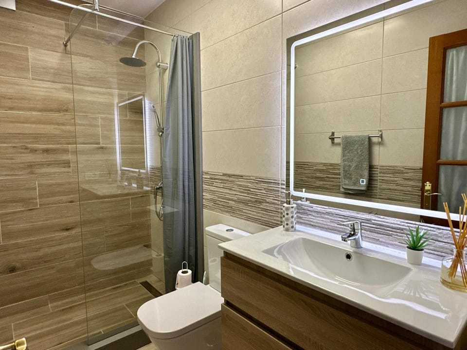 Shower, Bathroom, towels