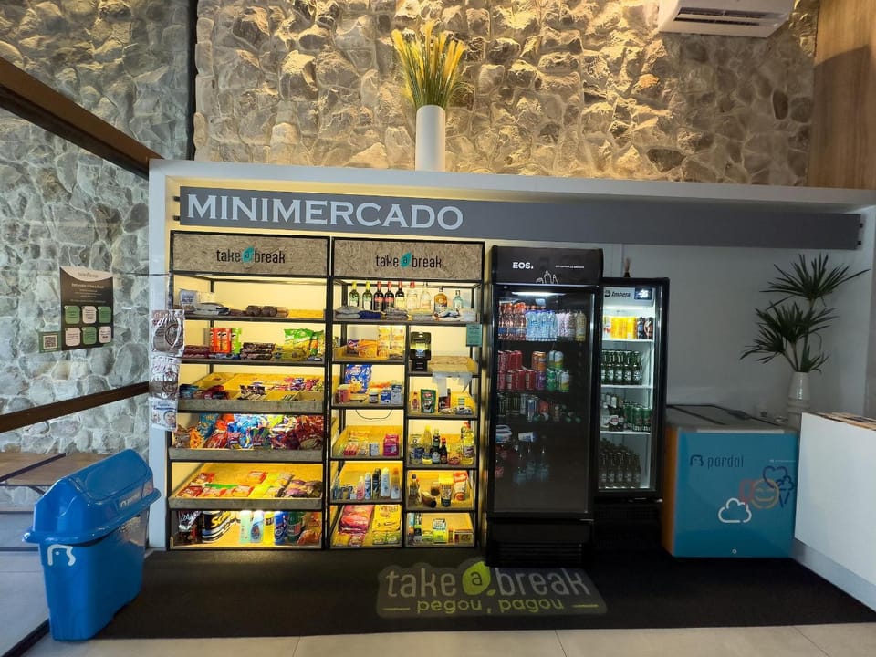 Supermarket/grocery shop