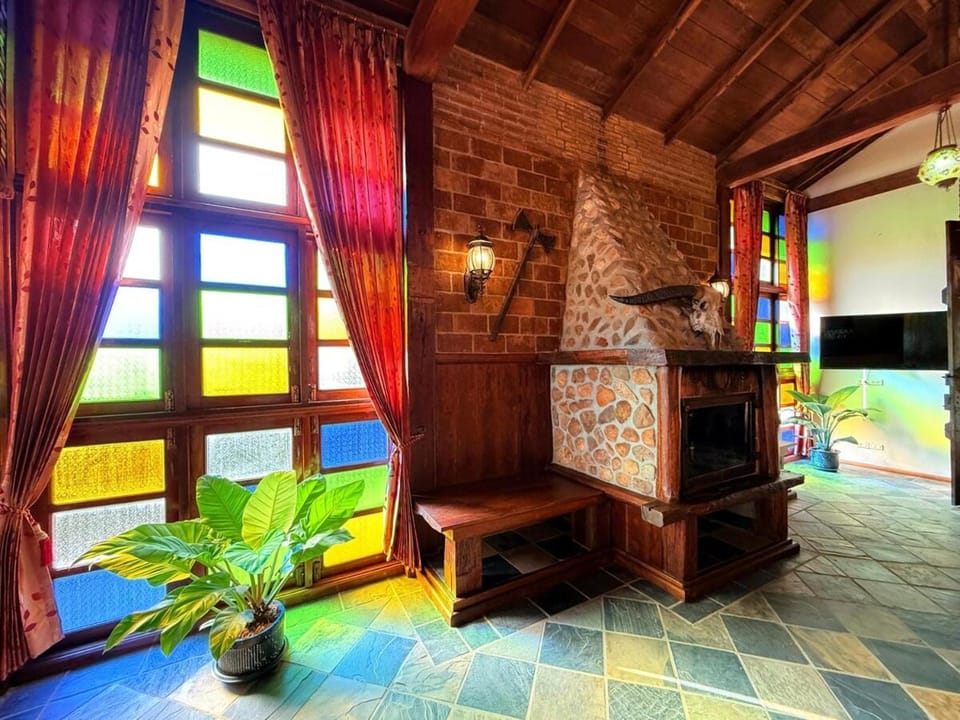 Communal lounge/ TV room