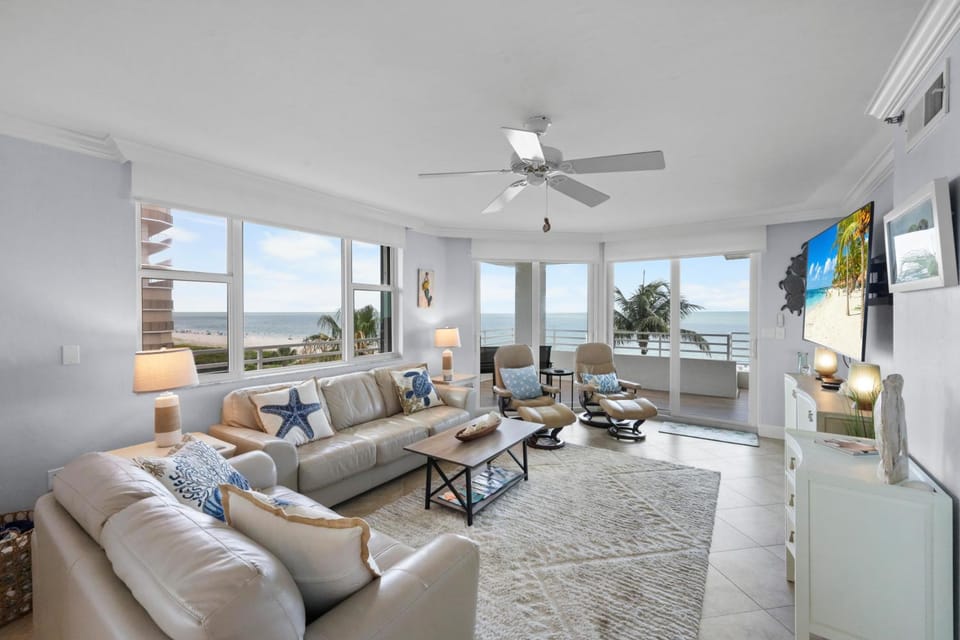 Somerset three-bedroom end unit beachfront condo House in Marco Island