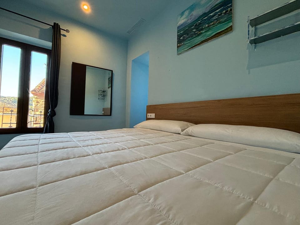 Bed, Off site, TV and multimedia, Photo of the whole room, Bedroom