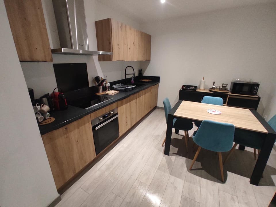Kitchen or kitchenette, Dining area, dishwasher, oven, stove, toaster