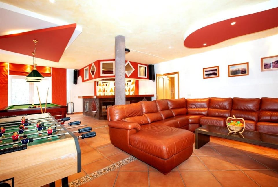 Game Room, Evening entertainment