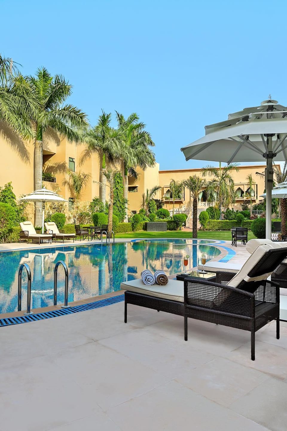 Swimming pool, sunbed