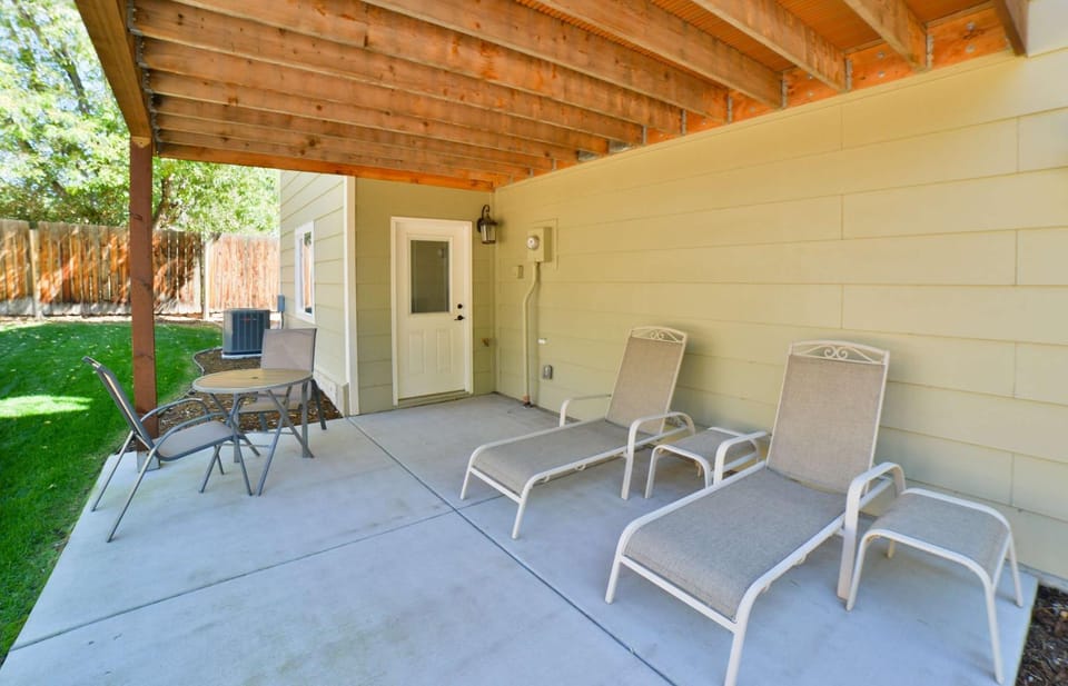 Crestview Place Family Home 2 Mins to UCCS Patio and BBQ House in Colorado Springs