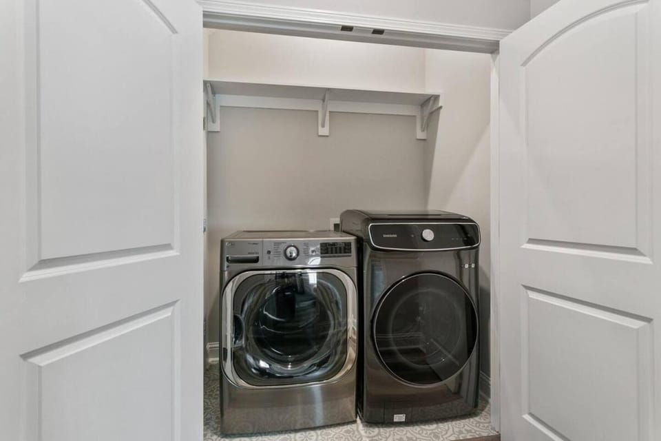 Private, Brand New, 5 BED 5 BATH House in New Orleans
