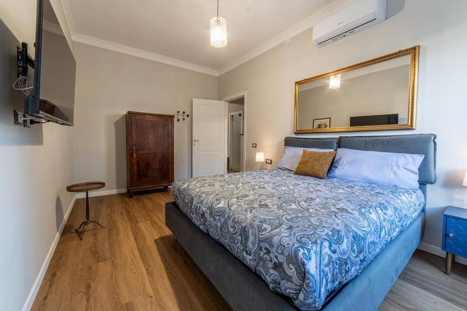 Bed, Bedroom, wardrobe, air conditioner