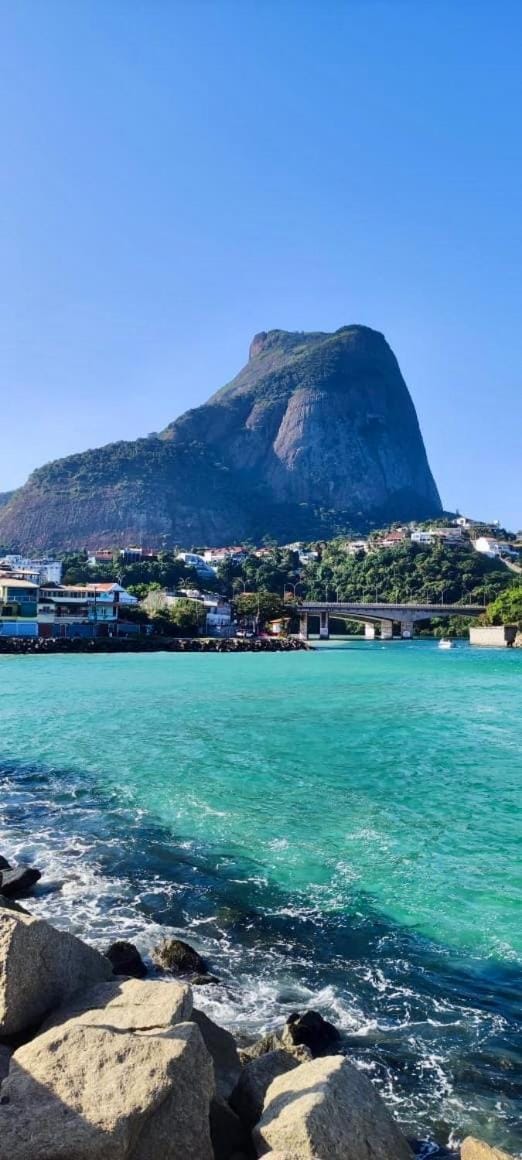 Quarto para até 5 pessoas em frente à praia Vacation rental in Rio de Janeiro