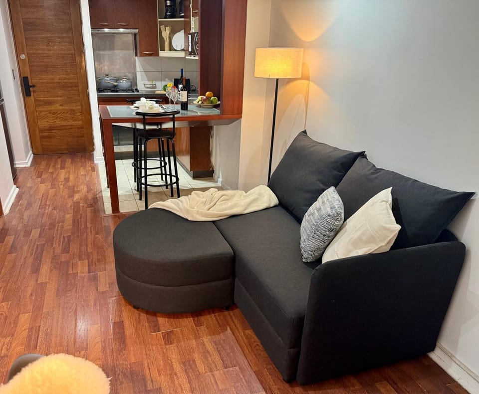 Kitchen or kitchenette, Living room, Seating area, Dining area, internet
