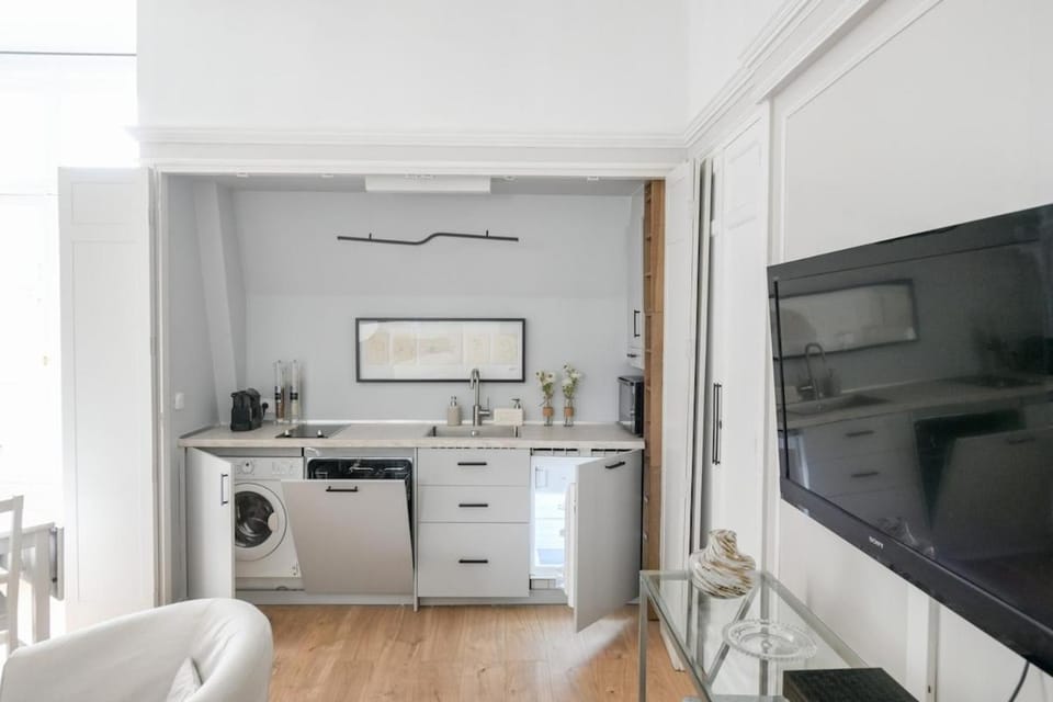 Chic apartment on the Champs-Élysées with AC Apartment in Paris
