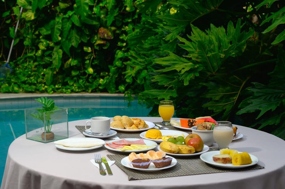 Restaurant/places to eat, Food and drinks, Breakfast