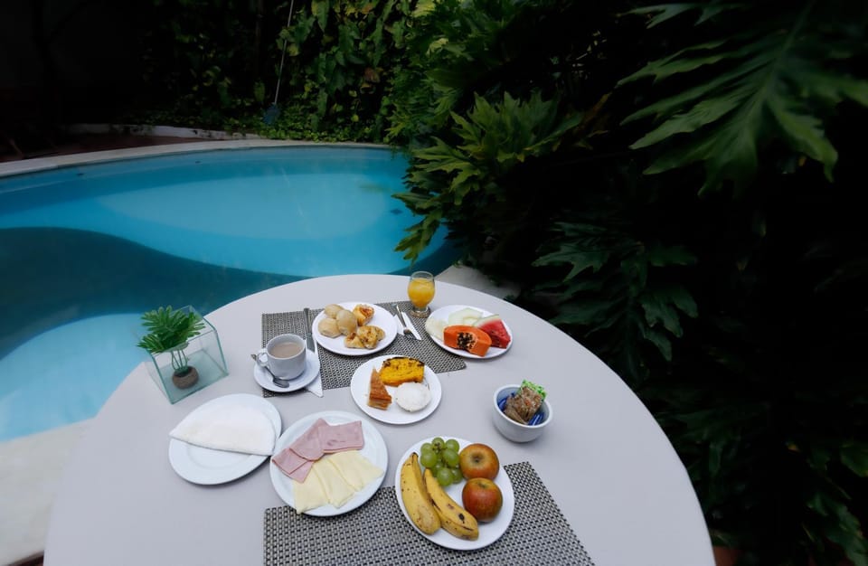 Restaurant/places to eat, Food and drinks
